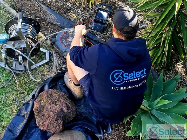 Plumber from Select Plumbing and Gas fixing drains in Essendon